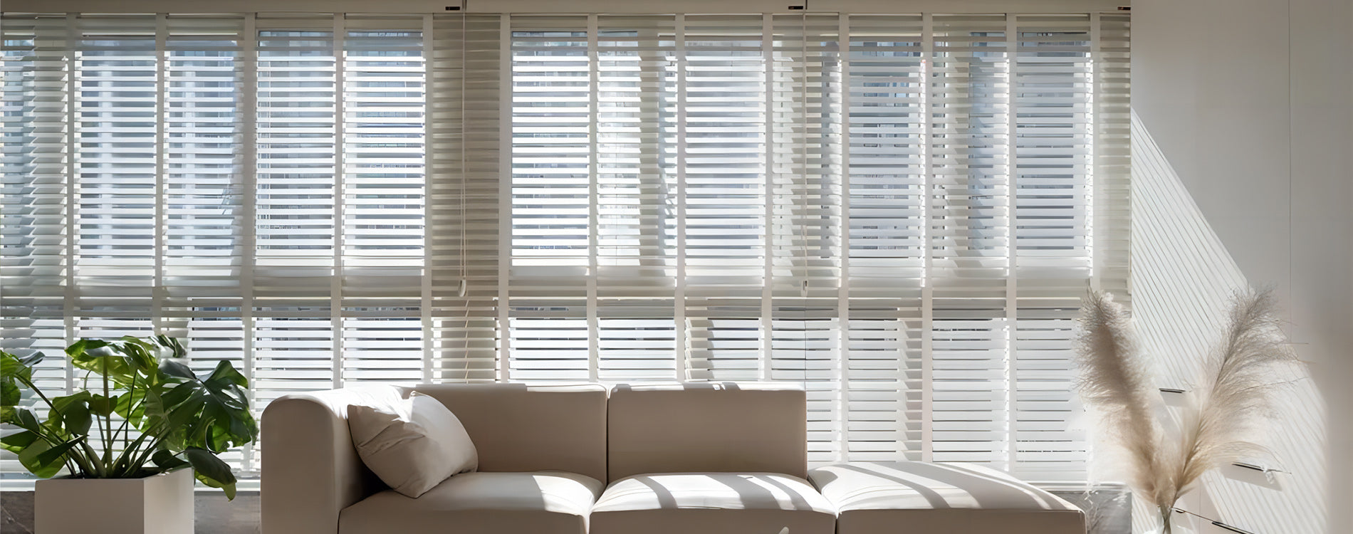 light-control-of-white-blinds-in-the-living-room