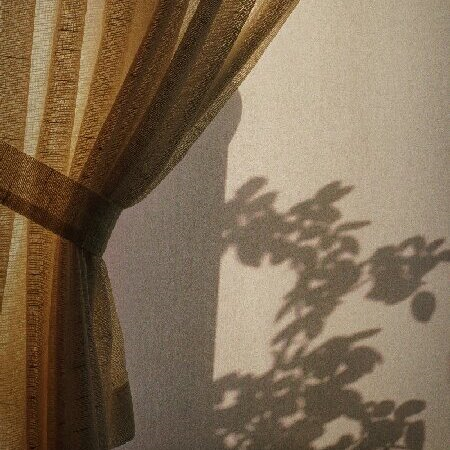 light-and-shadow-of-linen-curtains